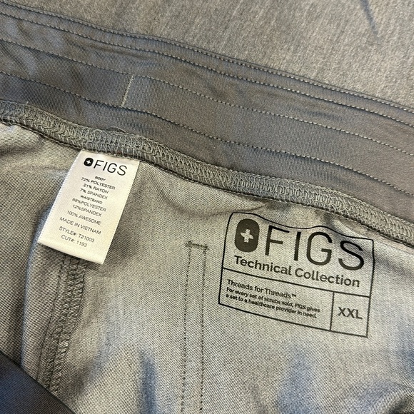 FIGS scrub SET, XXL in Graphite - Picture 4 of 6